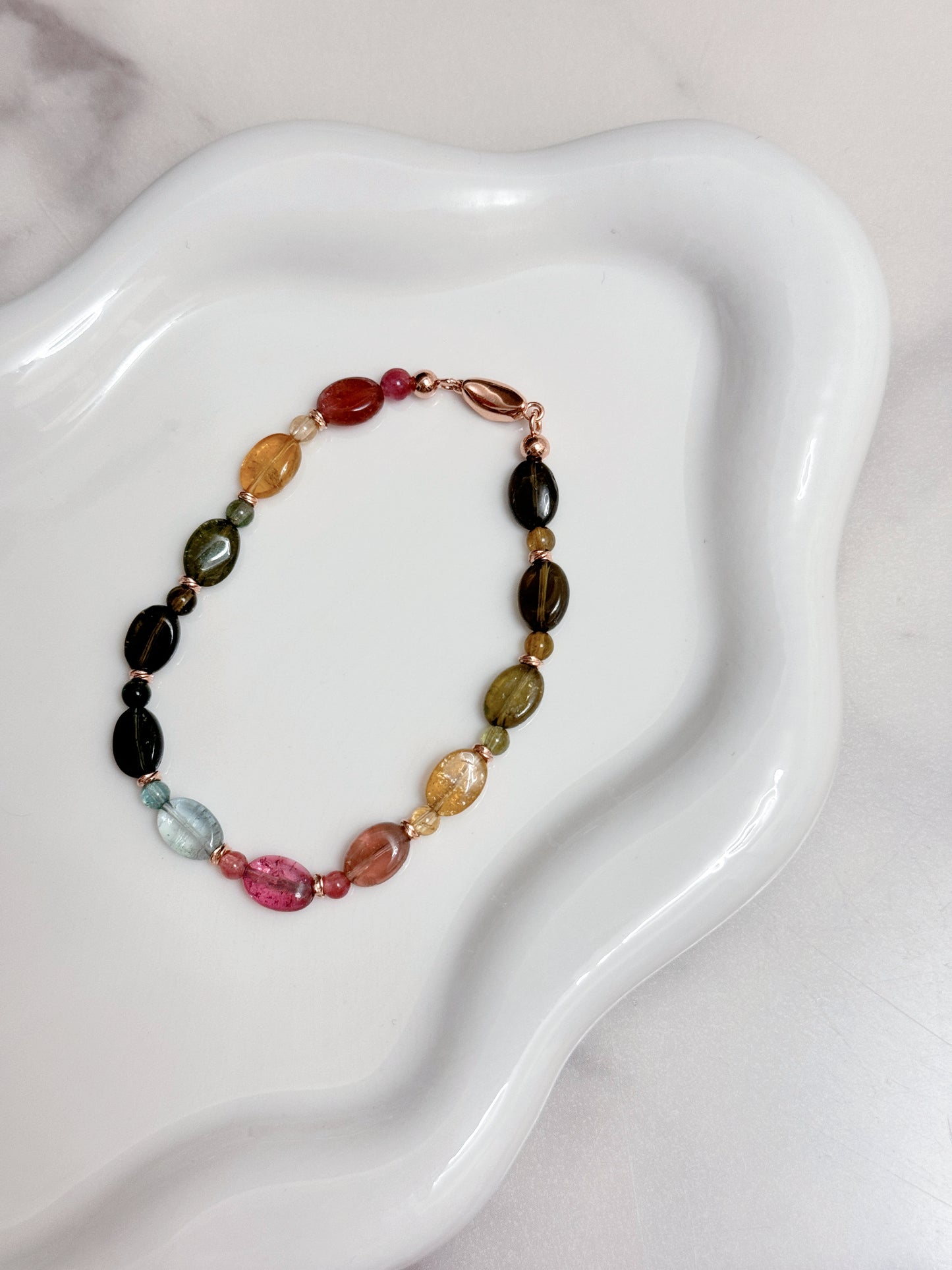 橢圓豐富色調彩虹電氣石