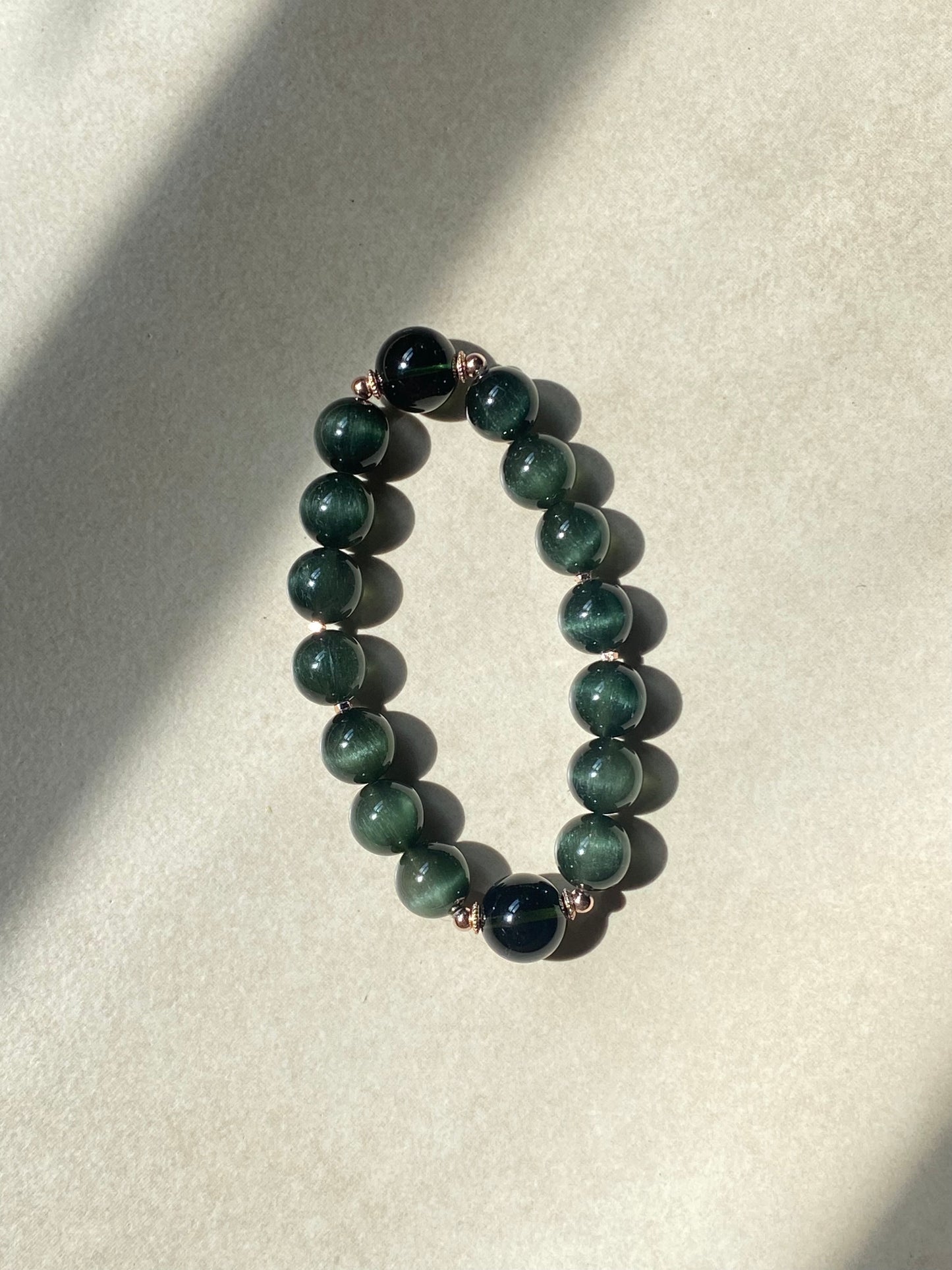 收藏品莫爾達維特綠色針狀水晶