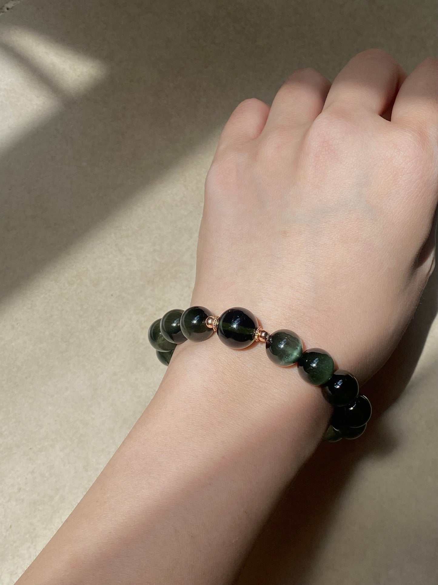 收藏品莫爾達維特綠色針狀水晶